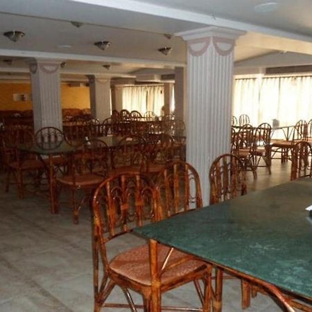 Hotel Maan Residency Satellite Road 阿穆达巴 外观 照片