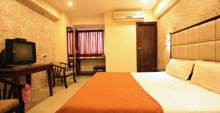 Hotel Maan Residency Satellite Road 阿穆达巴 外观 照片