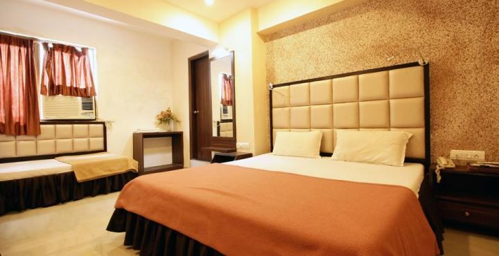Hotel Maan Residency Satellite Road 阿穆达巴 外观 照片