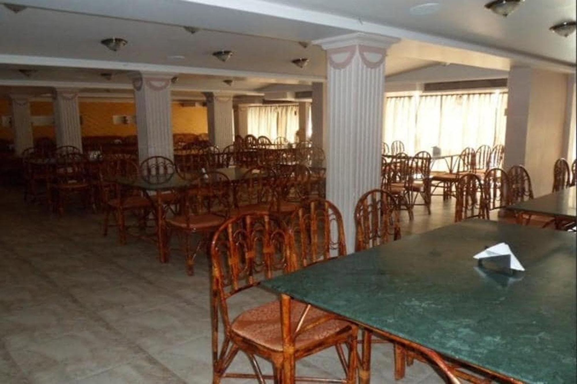 Hotel Maan Residency Satellite Road 阿穆达巴 外观 照片