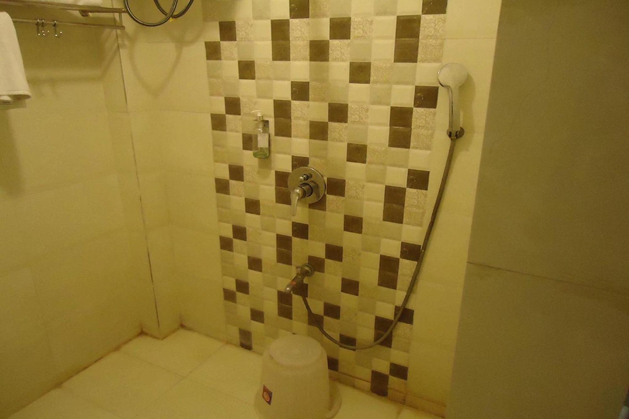 Hotel Maan Residency Satellite Road 阿穆达巴 外观 照片