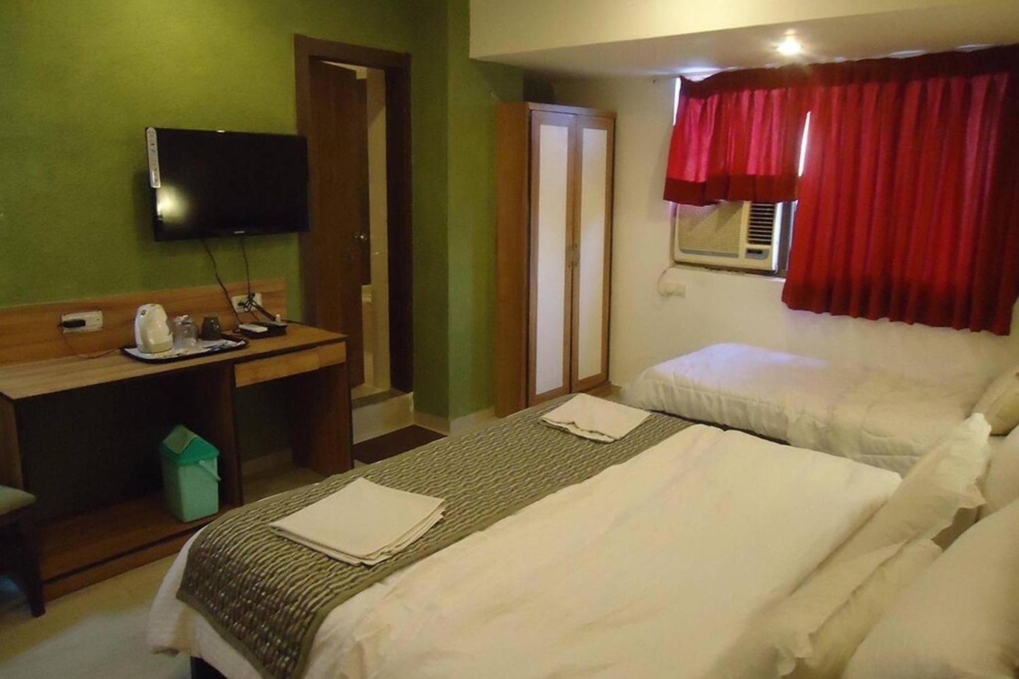 Hotel Maan Residency Satellite Road 阿穆达巴 外观 照片