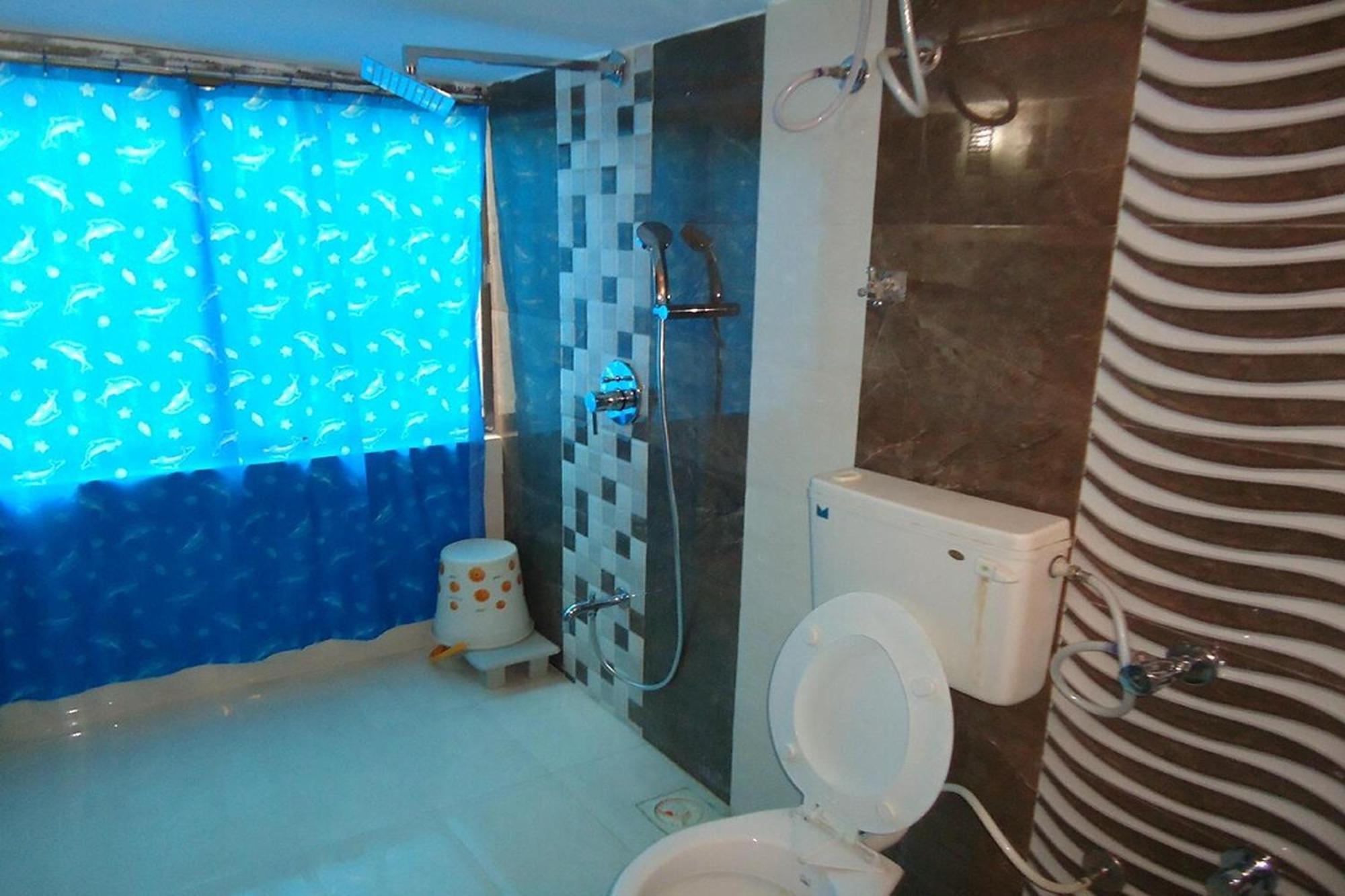 Hotel Maan Residency Satellite Road 阿穆达巴 外观 照片