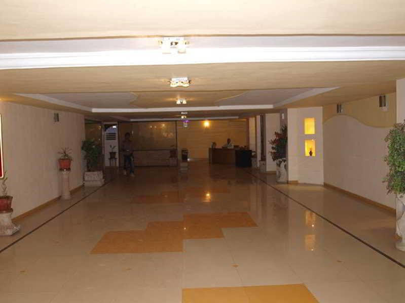 Hotel Maan Residency Satellite Road 阿穆达巴 外观 照片