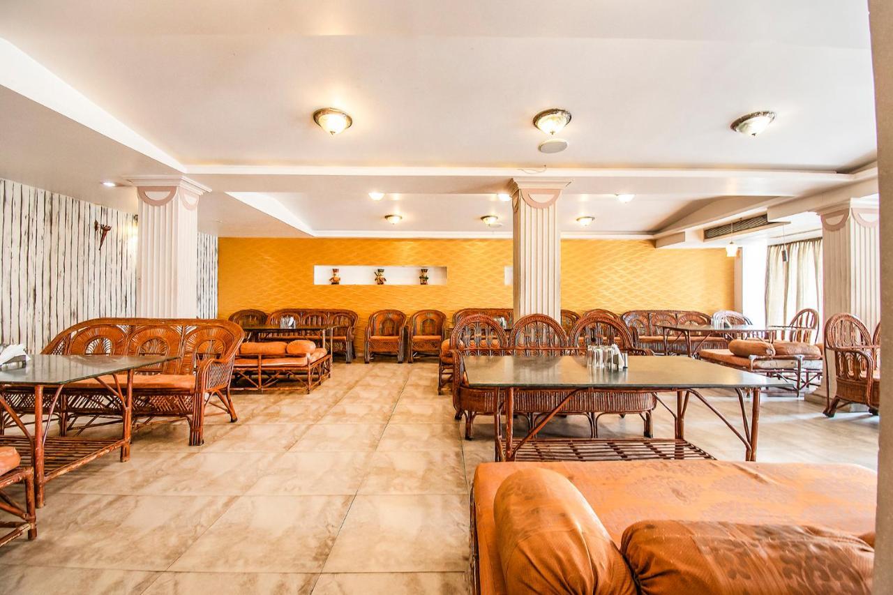 Hotel Maan Residency Satellite Road 阿穆达巴 外观 照片