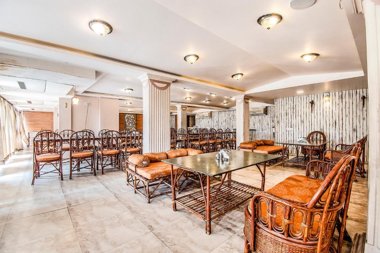 Hotel Maan Residency Satellite Road 阿穆达巴 外观 照片