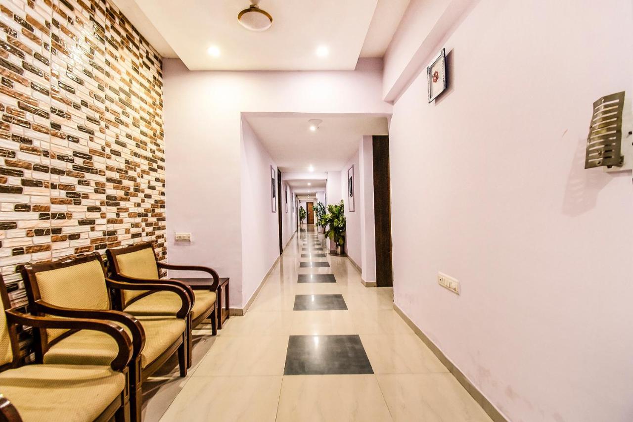 Hotel Maan Residency Satellite Road 阿穆达巴 外观 照片