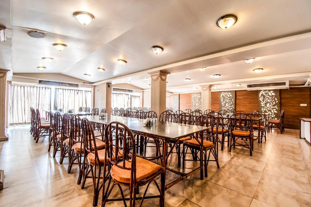 Hotel Maan Residency Satellite Road 阿穆达巴 外观 照片